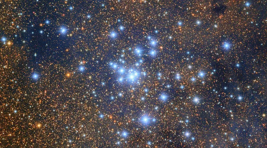 Aglomerado aberto M21 em imagem produzida pelo Observatório Vera Rubin