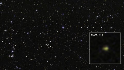 Galáxia MoM-z14 (no detalhe). Imagem: NASA, ESA, CSA, STScI, MIT e STScI.