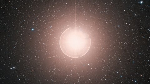 Composição criada pelo Digitized Sky Survey 2 da estrela Betelgeuse