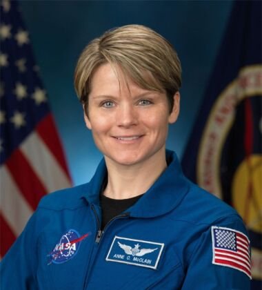 Engenheira. Acumulou 203 dias 15 horas no espaço. Anne McClain