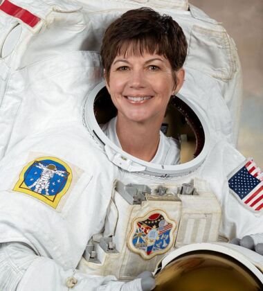 Engenheira da Força Aérea. Passou 20,9 dias no espaço. Catherine Coleman