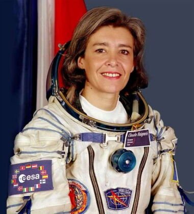 Bióloga. Primeira astronauta da França. Casada com o astronauta Jean-Pierre Haignere. Tem 25,6 dias no espaço. Claudie Haigneré