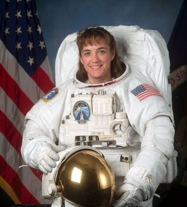 Engenheira. Passou 11,8 dias no espaço. Heidemarie M. Stefanyshyn-Piper