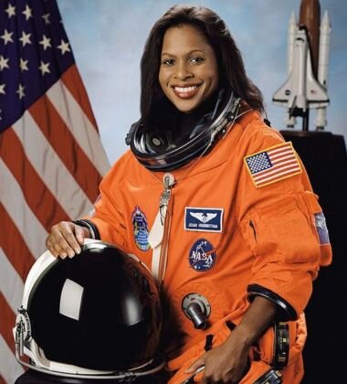 Engenheira. Passou 12,86 dias em órbita. Joan Higginbotham