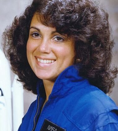 Engenheira. Passou 6,1 dias no espaço. Morreu no acidente com o ônibus espacial Challenger, em 2006. Judith Resnik