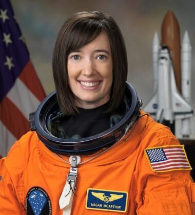 Oceanógrafa. Tem 12 dias no espaço. K. Megan McArthur