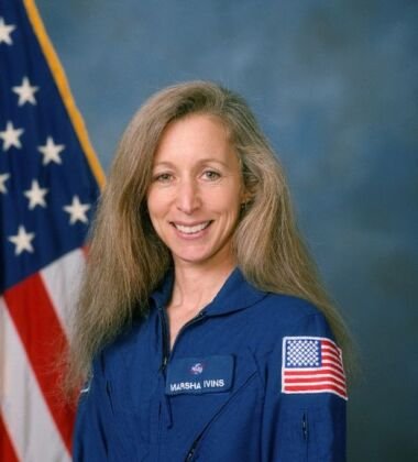 Engenheira de voo. Tem 55,9 dias no espaço. Marsha Ivins