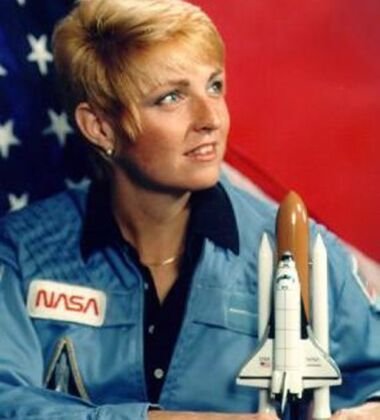 Bioquímica. Primeira mulher especialista de carga. Passou 9,1 dias no espaço. Millie Hughes-Fulford