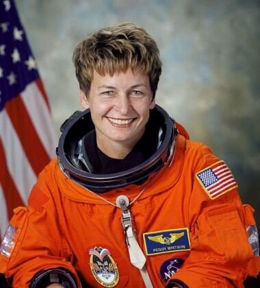 Bioquímica. Primeira comandante da ISS. Mulher mais velha a ir ao espaço (57 anos). Acumulou um total de 184,9 dias no espaço (maior tempo para um astronauta dos EUA). Peggy Whitson