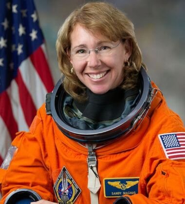 Engenheira. Passou 10,8 dias no espaço. Sandra Magnus