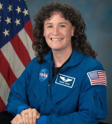 Engenheira. Passou 196 dias e 17 horas no espaço. Serena M. Auñón-Chancellor